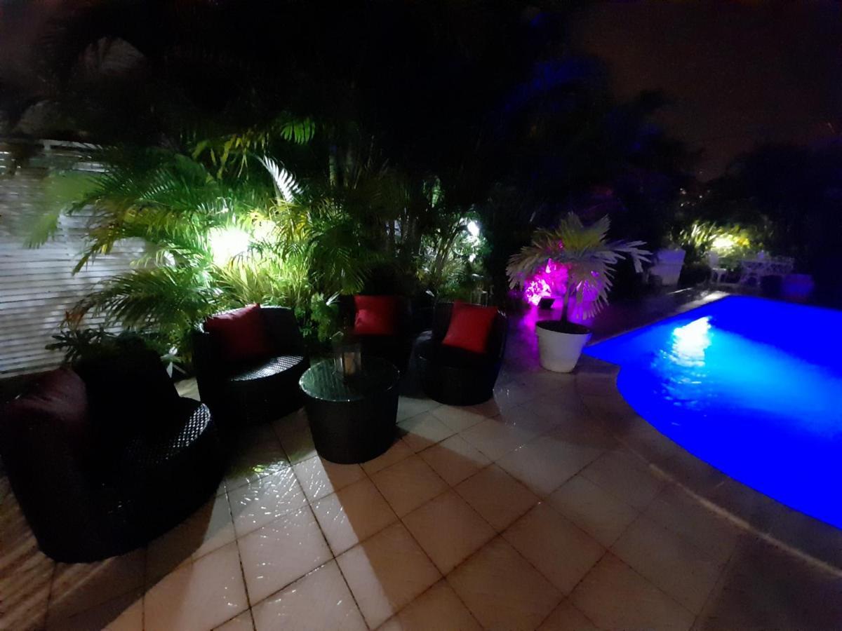 Coquet F2 Climatise Avec Piscine Au Lamentin Lejlighed Le Lamentin Eksteriør billede